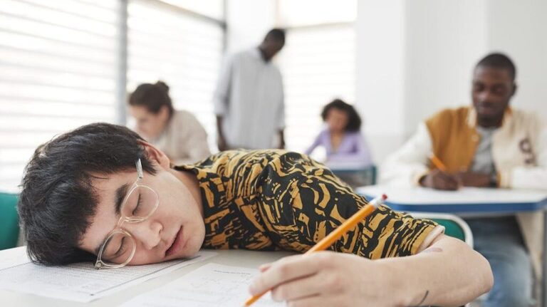 Sleeping in on the weekends can boost teen mental health: study