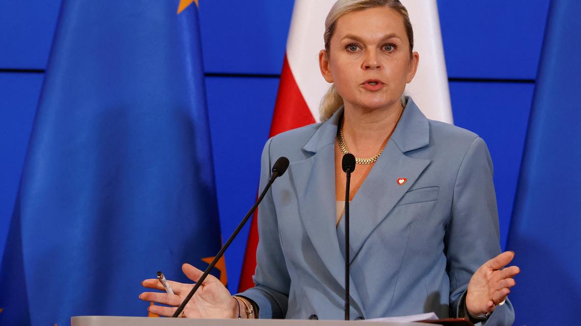 Poland to ban phones in schools, restrict access to pornography