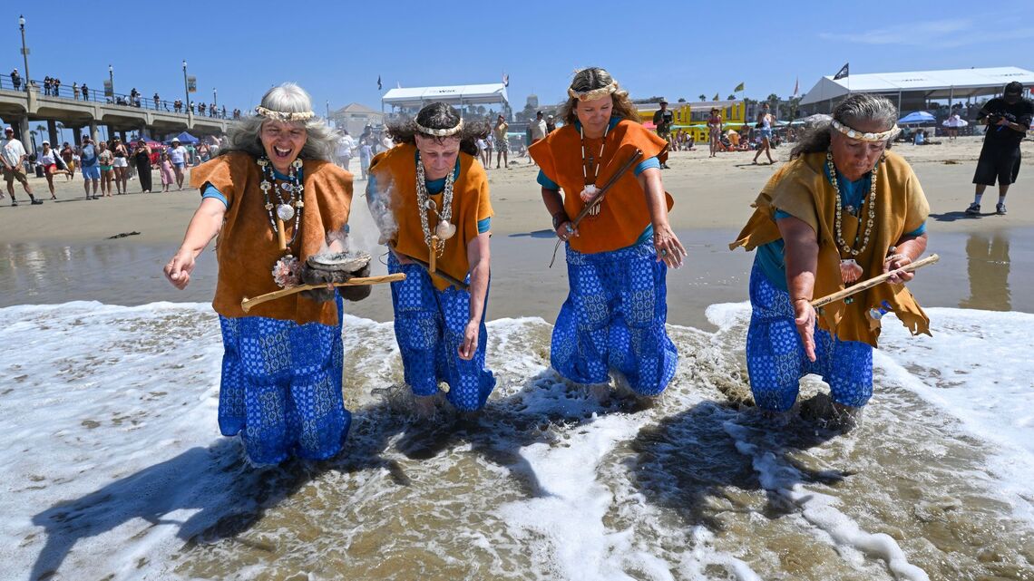 Day 3 of US Open of Surfing had pros surfing with kids, tribute paid to ocean 