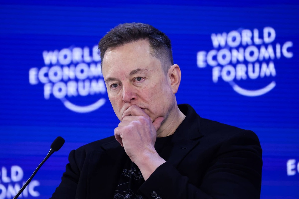  Elon Musk says the Treasury should send money straight to Americans in an AI-run economy. 