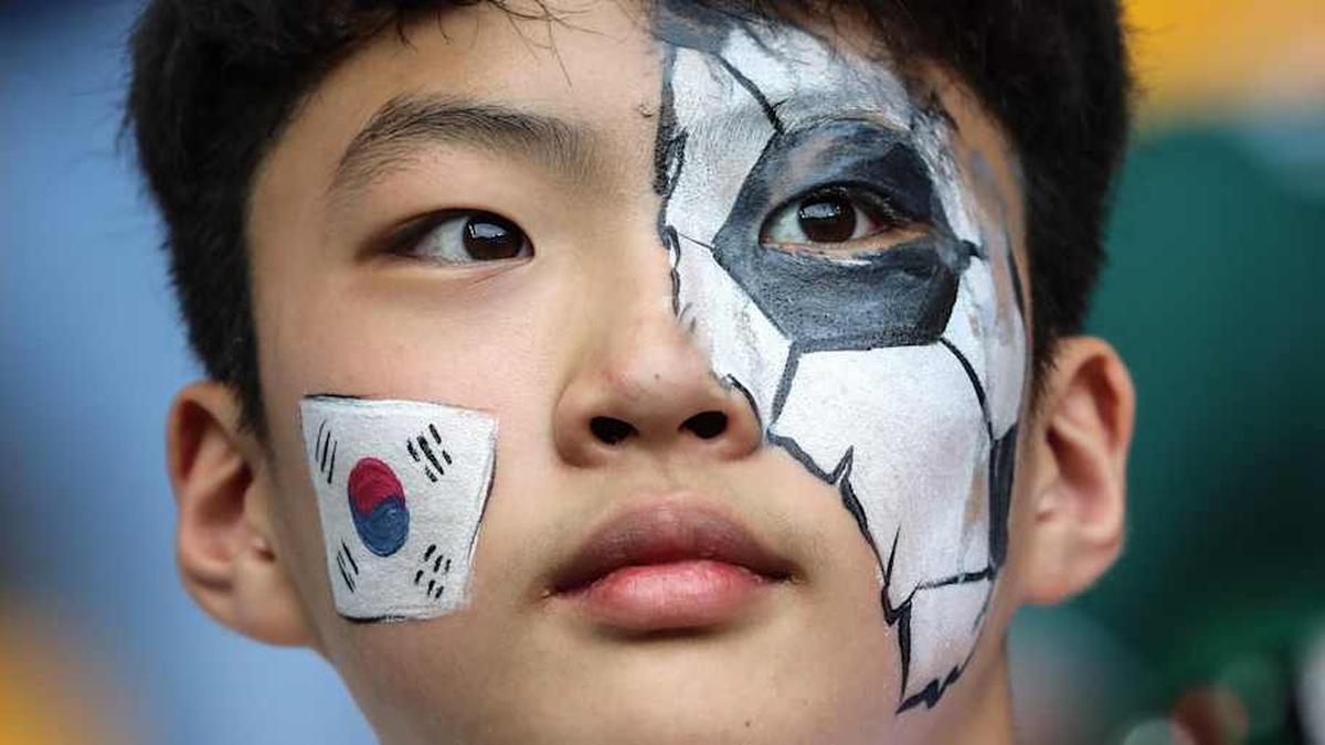  South Korean fans show up in creative ways. | IMAGO/ITAR-TASS 