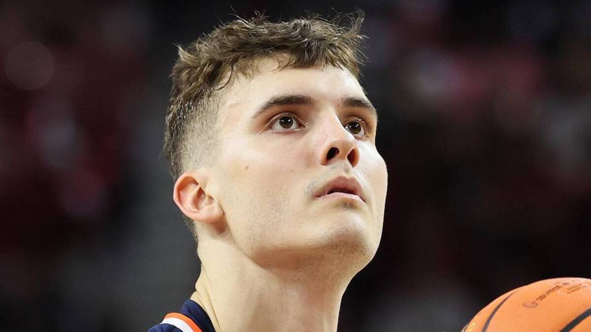  Feb 14, 2026; Fayetteville, Arkansas, USA; Auburn Tigers forward Filip Jovic (38) shoots a free throw in the second half against the Arkansas Razorbacks at Bud Walton Arena. Mandatory Credit: Nelson Chenault-Imagn Images | Nelson Chenault-Imagn Images 