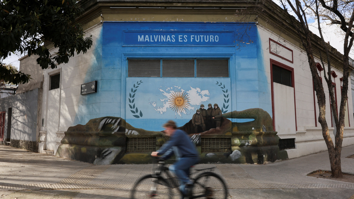 Argentina dice iniciará arbitraje contra Reino Unido para detener explotación petrolera en Islas Malvinas 
