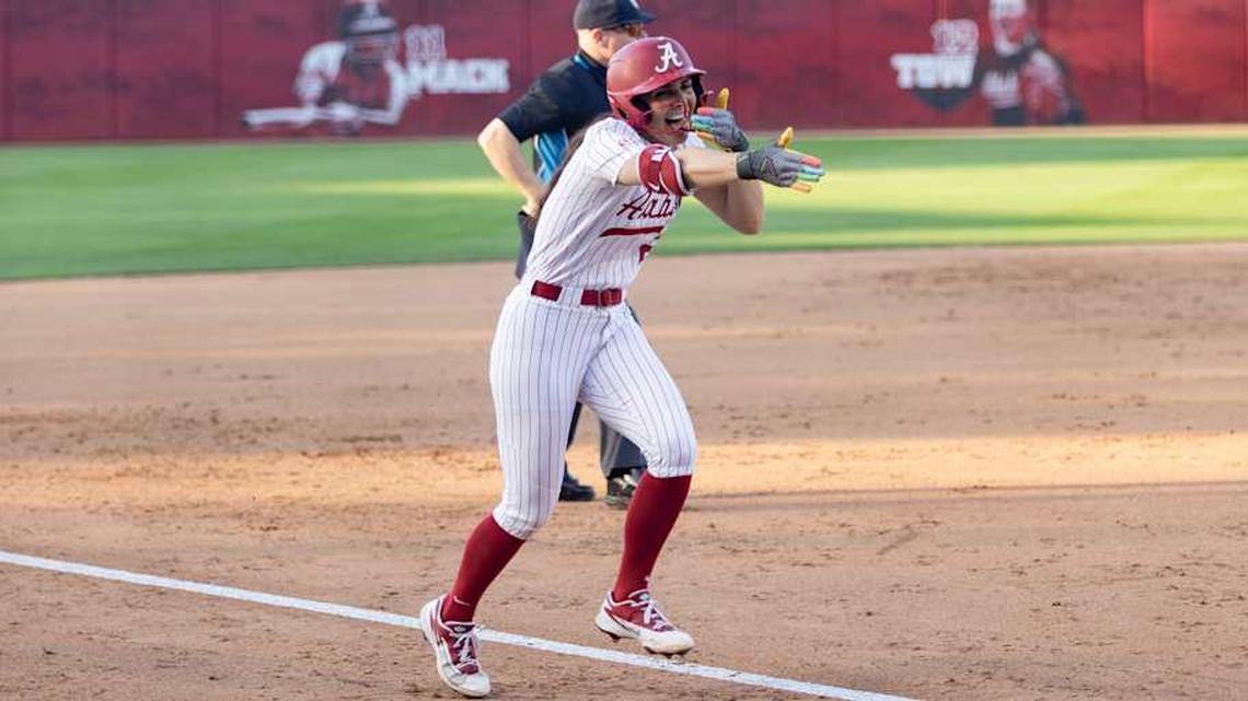  Alabama outfielder Ana Roman celebrates her home run in the first game of the series against Kentucky on Apr. 17, 2026. | Sarah Munzenmaier/Alabama Crimson Tide on SI 