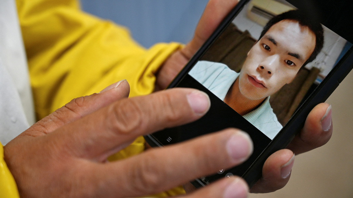 Yanfeng Ge shows a picture of his brother, Chaofeng Ge, who was found dead in ICE custody in 2025, in Dickens, Texas, U.S. May 26, 2026.  REUTERS/Annie Rice