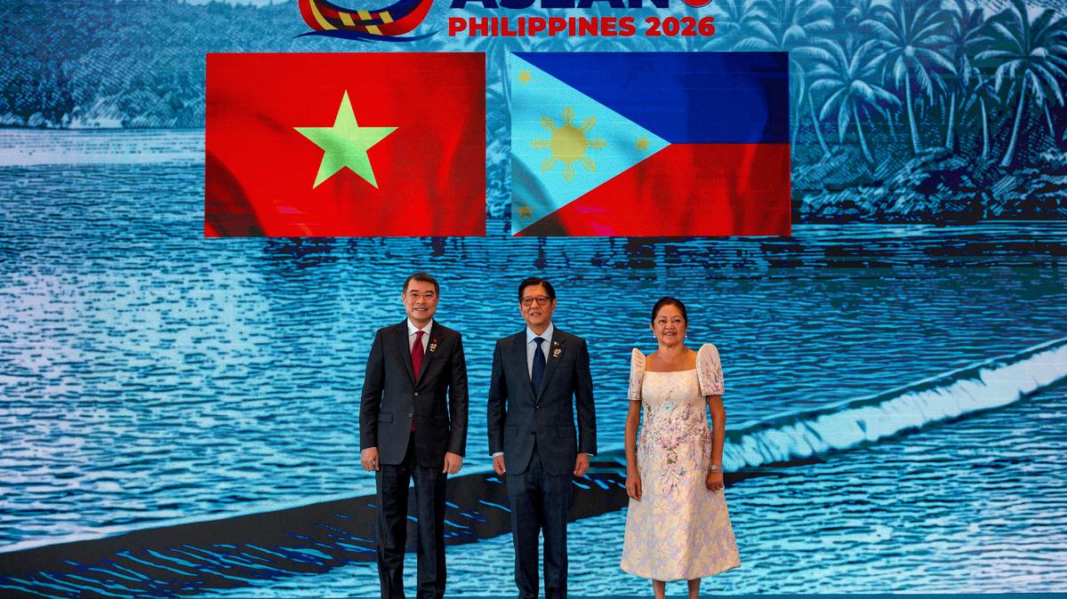 Vietnam's Prime Minister Le Minh Hung poses for a photo with Philippine President Ferdinand Marcos Jr. and his wife Liza Araneta Marcos during the welcome ceremony of the 48th ASEAN Summit and Related Meetings in Cebu, Philippines, May 8, 2026. Ezra Acayan/Pool via REUTERS