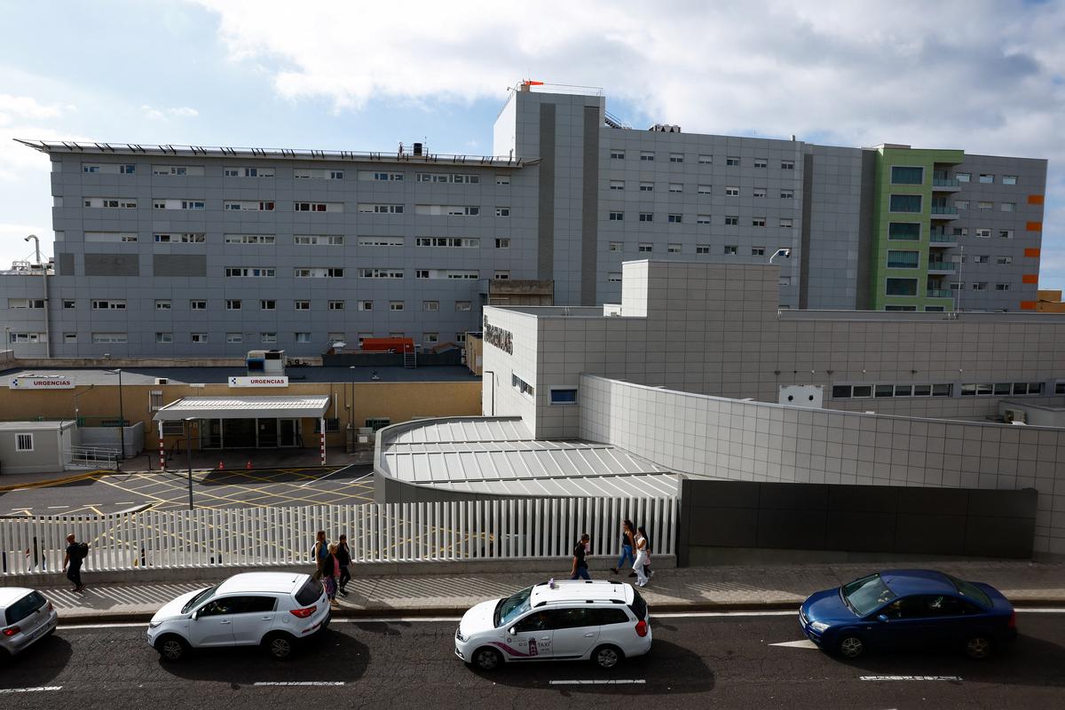Exterior of the Our Lady of Candelaria University Hospital, in Santa Cruz de Tenerife, Spain, May 6, 2026. The luxury cruise ship, MV Hondius that has been hit by an outbreak of the deadly hantavirus is set to dock at the Canary Island of Tenerife, Spanish state broadcaster TVE reported on Wednesday, citing sources from the country's health ministry, while the regional government of the Canary Islands is opposed to allowing the cruise ship to dock on the archipelago, its leader, Fernando Clavijo said. REUTERS/Borja Suarez