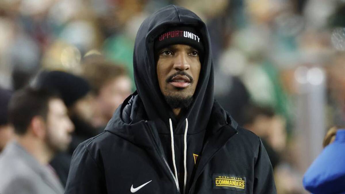  Dec 20, 2025; Landover, Maryland, USA; Washington Commanders quarterback Jayden Daniels (5) looks on from the sidelines during the final minutes of the second half against the Philadelphia Eagles at Northwest Stadium. | Amber Searls-Imagn Images 