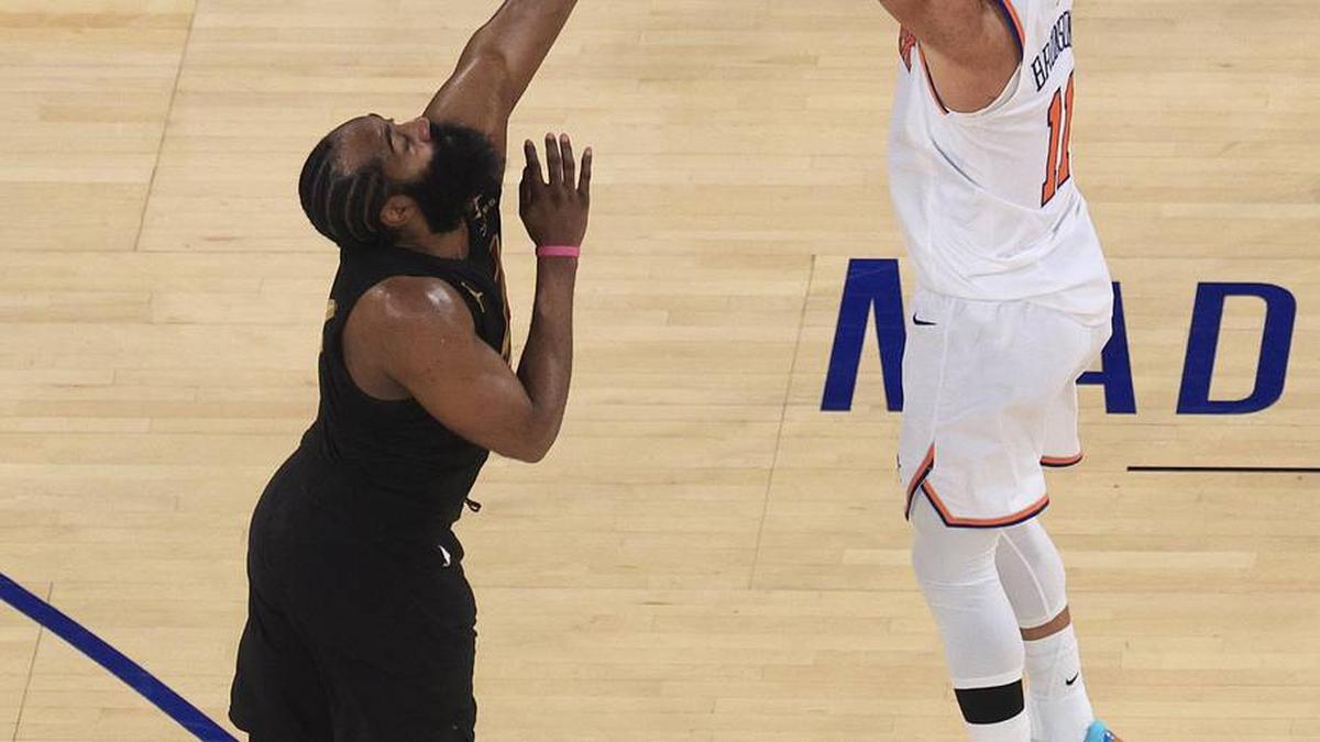  Cavaliers guard was hopeless in trying to defend Knicks star Jalen Brunson in the fourth quarter of Game 1 of the NBA playoffs Eastern Conference finals. | Vincent Carchietta-Imagn Images 