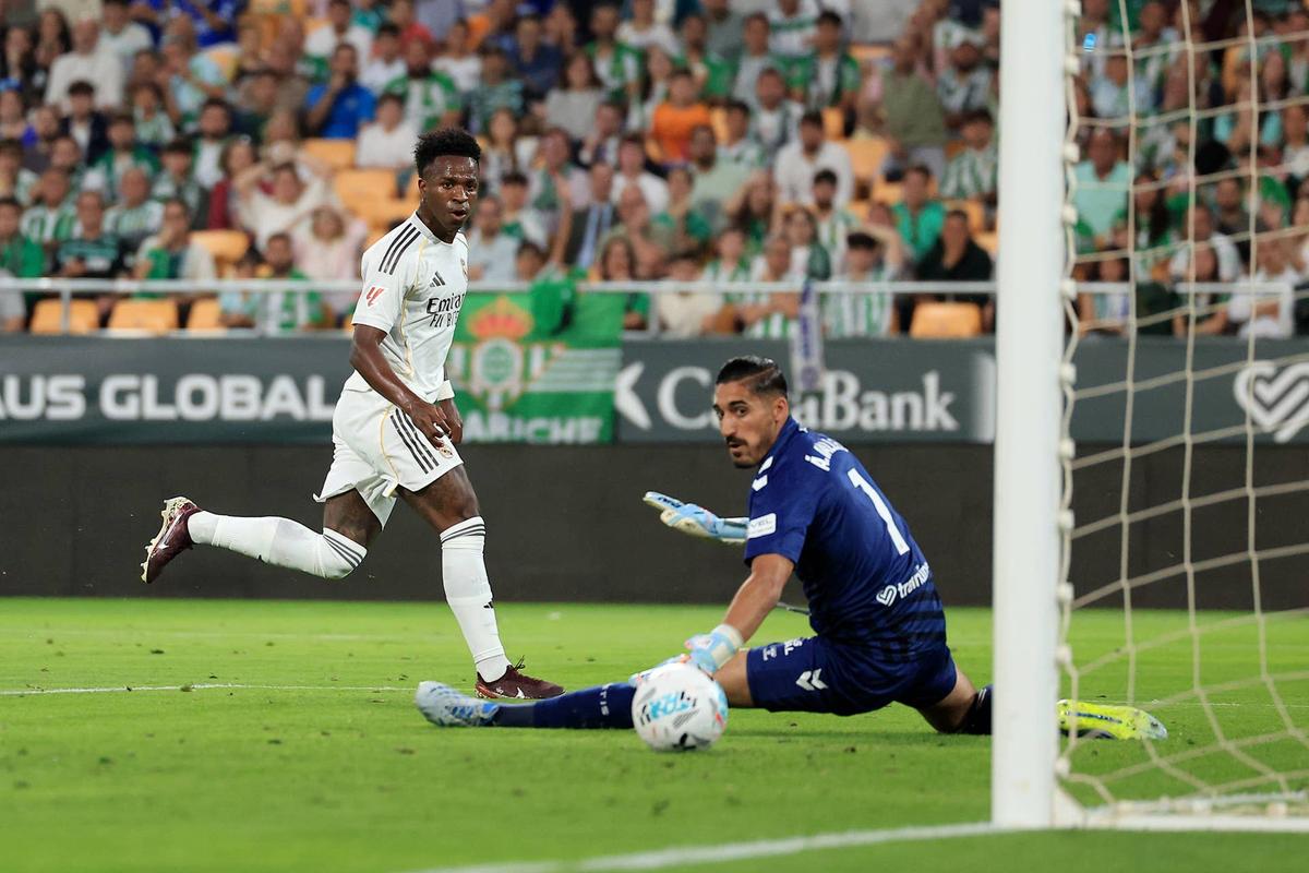  Vinicius Junior of Real Madrid scores his team's first goal during the LaLiga EA Sports match between Real Betis Balompie and Real Madrid CF at Estadio La Cartuja on April 24, 2026 in Seville, Spain. (Photo by Fran Santiago/Getty Images) Photo by Fran Santiago/Getty Images