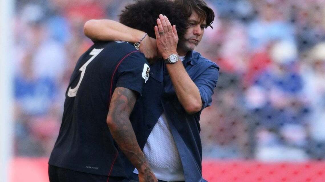 Forget red card and coaching change: U.S. remain defenseless 
