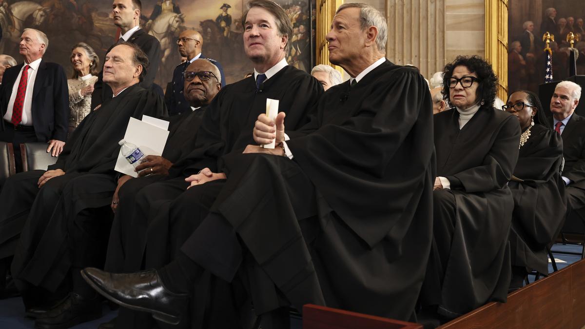 The Inauguration Of Donald J. Trump As The 47th President. WASHINGTON, DC - JANUARY 20: (L-R) U.S. Associate Supreme Court Justice Samuel Alito, Jr., U.S. Associate Supreme Court Justice Clarence Thomas, U.S. Supreme Court Associate Justice Brett Kavanaugh and U.S. Supreme Court Chief Justice John Roberts attend inauguration ceremonies in the Rotunda of the U.S. Capitol on January 20, 2025 in Washington, DC. Donald Trump takes office for his second term as the 47th president of the United States. (Photo by Chip Somodevilla/Getty Images) Photo by: Chip Somodevilla/picture-alliance/dpa/AP Images