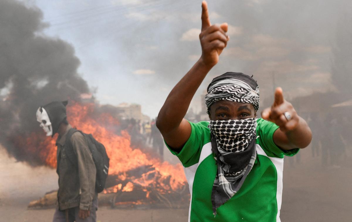 A demonstrator gestures as they erect a barricade during a protest against a U.S.-backed Ebola quarantine plan on the establishment of a 50-bed facility at a Kenyan air force base that was intended to host Americans exposed to Ebola, in Nanyuki town, in Laikipia County, Kenya June 1, 2026. REUTERS/John Muchucha