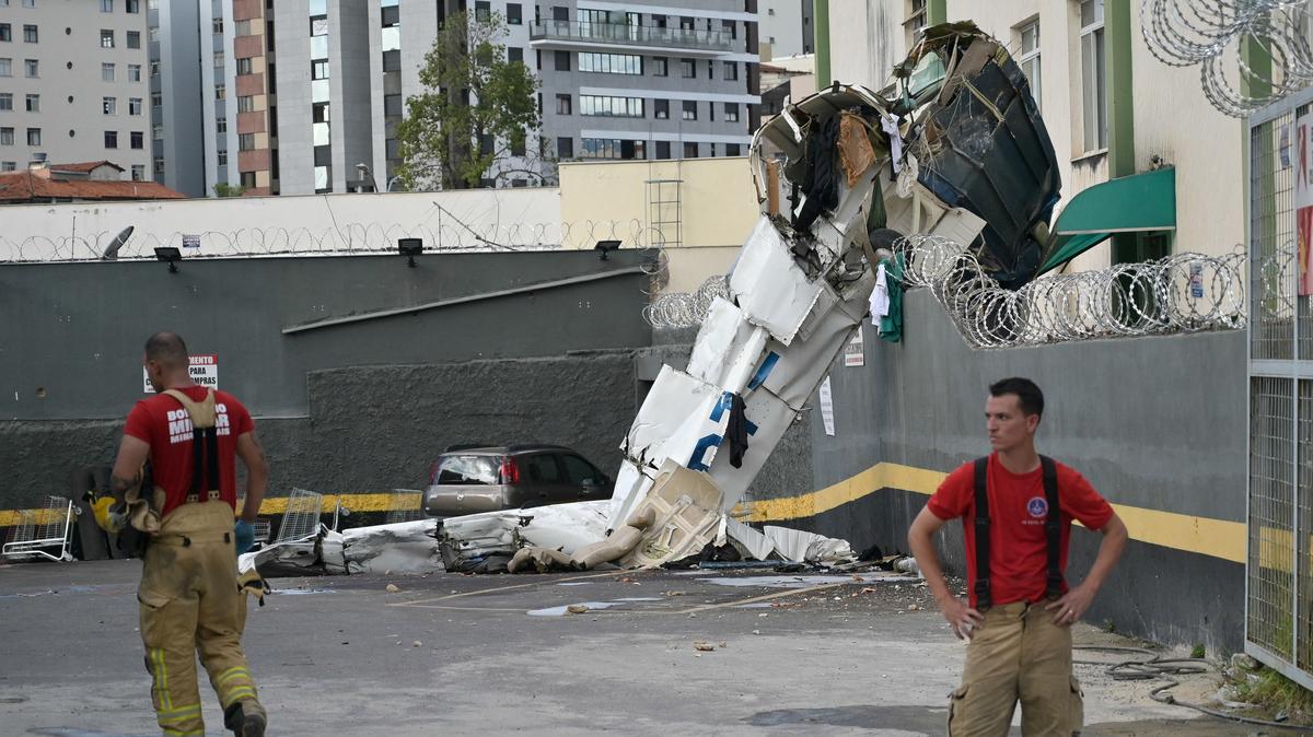 Firefighters work next to the remains of a plane after it crashed into a building in Belo Horizonte, Brazil, May 4, 2026. REUTERS/Washington Alves