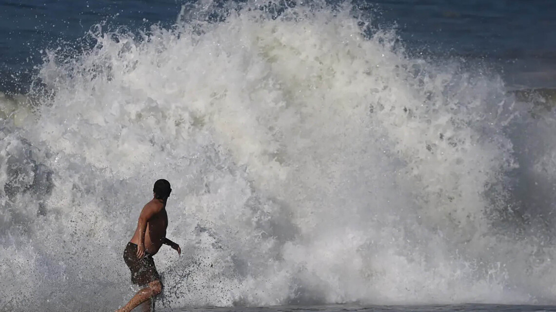 Tropical Storm Rachel is behaving in unusual ways. What that means for SoCal this weekend 
