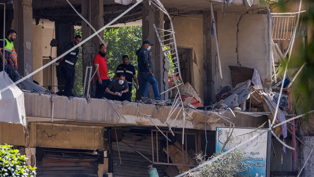 Police officers and emergency personnel work at the site of an Israeli strike on the southern suburbs of Beirut, Lebanon, June 14, 2026. REUTERS/Zohra Bensemra