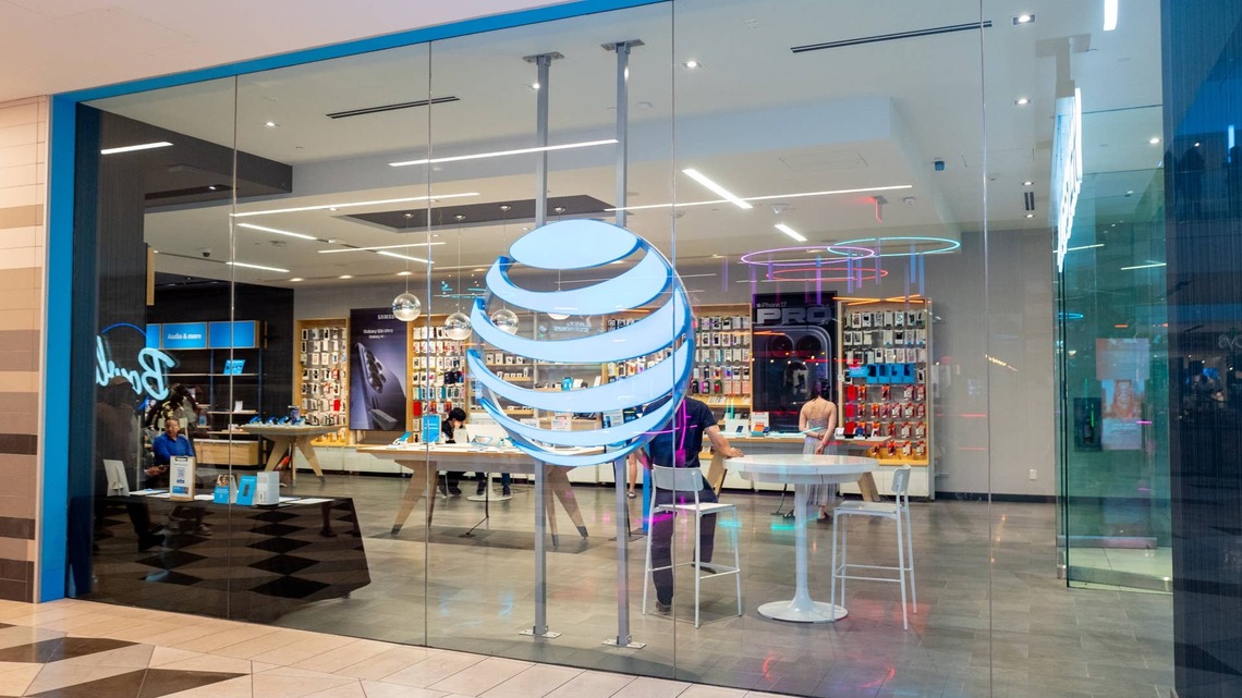 AT&T stock price target cut puts dividend investors on alert 