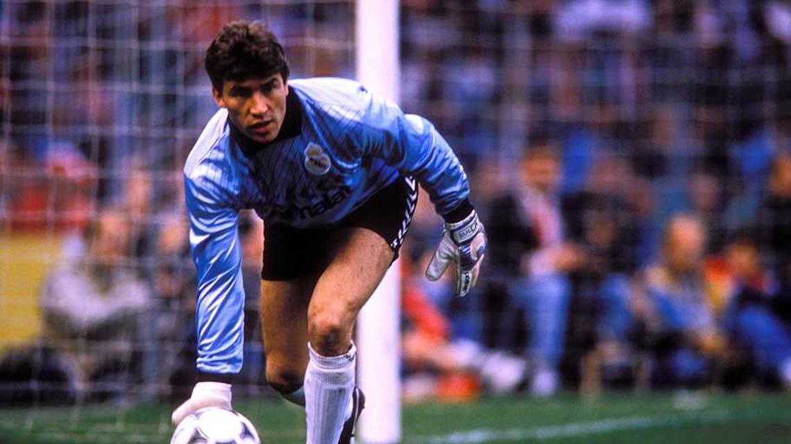  Buyo remains one of the club's best-loved keepers. | IMAGO / Claus Bergmann 