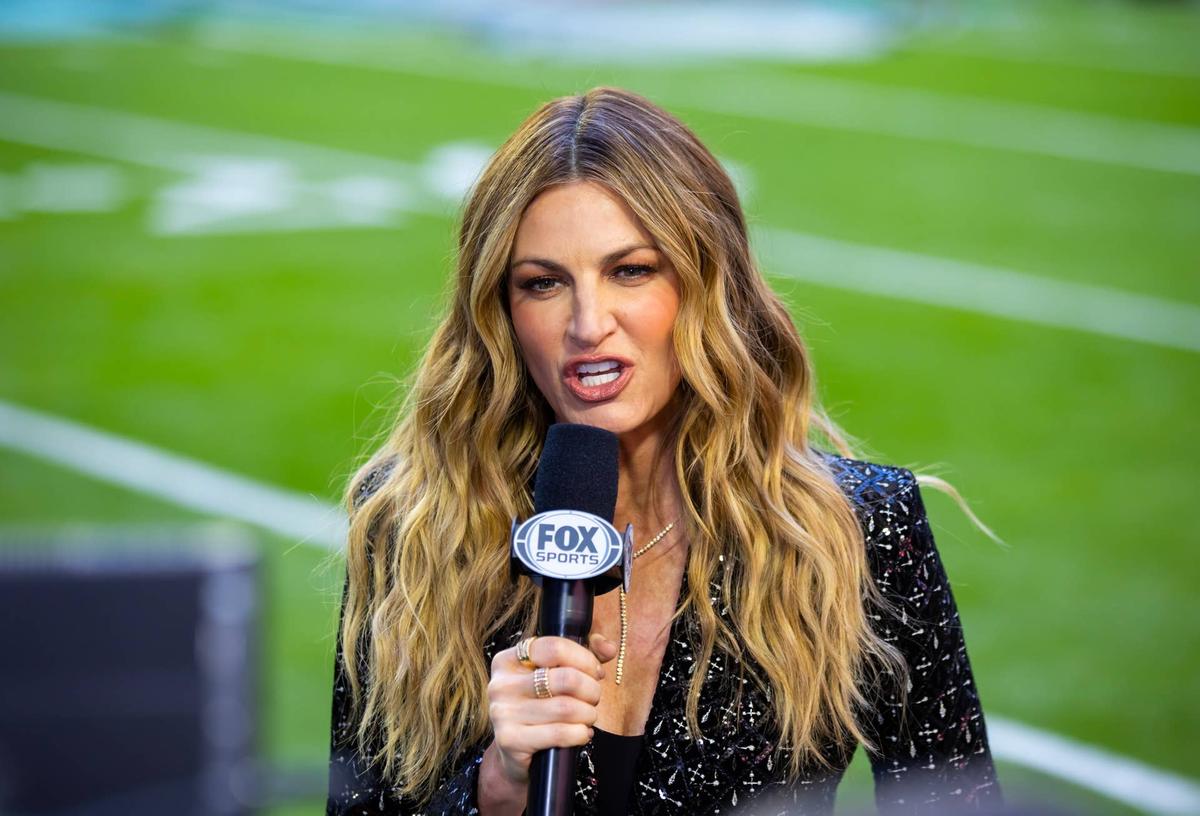  Feb 12, 2023; Glendale, Arizona, US; Fox Sports sideline reporter Erin Andrews on the sideline before Super Bowl LVII at State Farm Stadium. Mandatory Credit: Mark J. Rebilas-USA TODAY Sports 