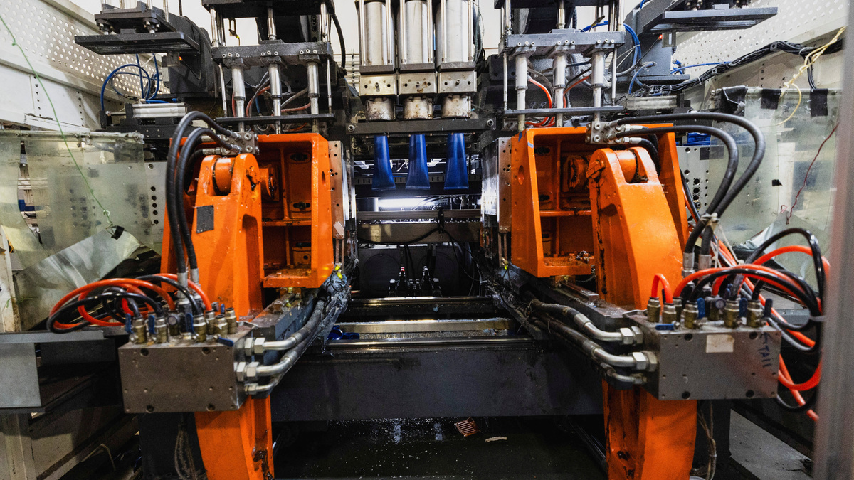 A factory machine of Valencia Plastics creates wide mouth canisters, in Rye Canyon, in Valencia, California, U.S. December 23, 2025.  REUTERS/Aude Guerrucci