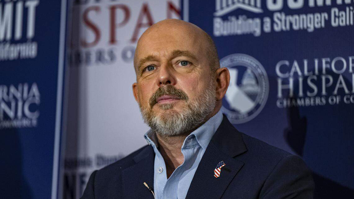 Republican gubernatorial candidate Steve Hilton listens during a forum by the California Hispanic Chambers of Commerce in Sacramento, Calif., on April 14, 2026. (Hector Amezcua/The Sacramento Bee/TNS)