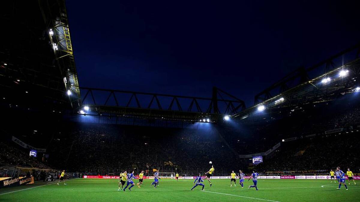  Dean Mouhtaropoulos/Bongarts/Getty Images 