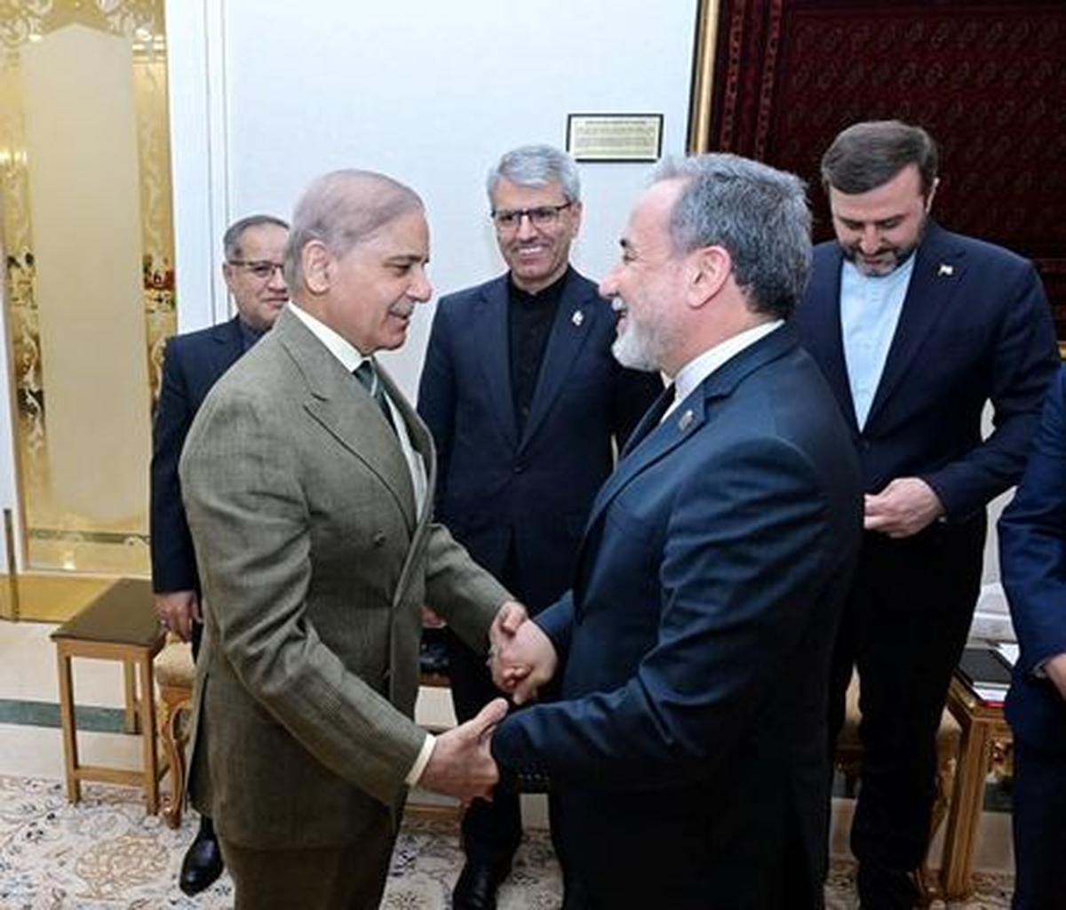 Pakistan's Prime Minister Shehbaz Sharif meets with Iranian Foreign Minister Abbas Araqchi in Islamabad, Pakistan, April 25, 2026. Pakistan's Prime Minister Office/Handout via REUTERS THIS IMAGE HAS BEEN SUPPLIED BY A THIRD PARTY.