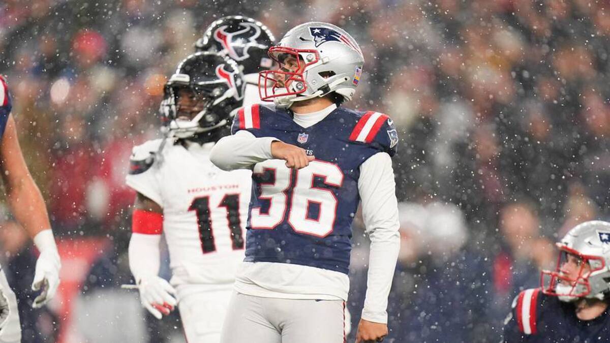  Jan 18, 2026; Foxborough, MA, USA; New England Patriots kicker Andy Borregales (36) kicks a field goal in the fourth quarter against the Houston Texans in an AFC Divisional Round game at Gillette Stadium. Mandatory Credit: David Butler II-Imagn Images | David Butler II-Imagn Images 