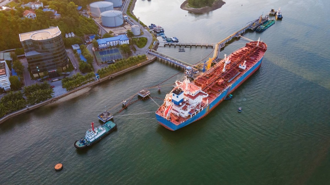 Louis Navellier's stock scoring system spots 3 oil tanker stocks 