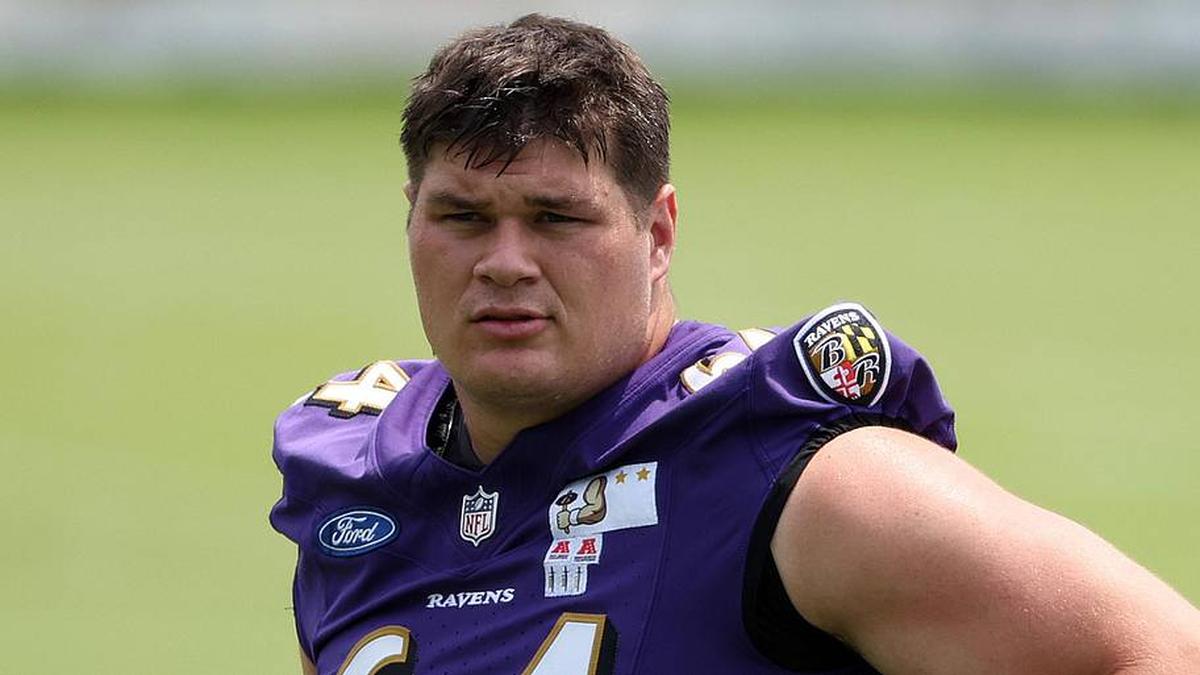  Jun 10, 2025; Baltimore, MD, USA; Baltimore Ravens center Tyler Linderbaum (64) looks on during an NFL OTA at Under Armour Performance Center. Mandatory Credit: Daniel Kucin Jr.-Imagn Images | Daniel Kucin Jr.-Imagn Images 