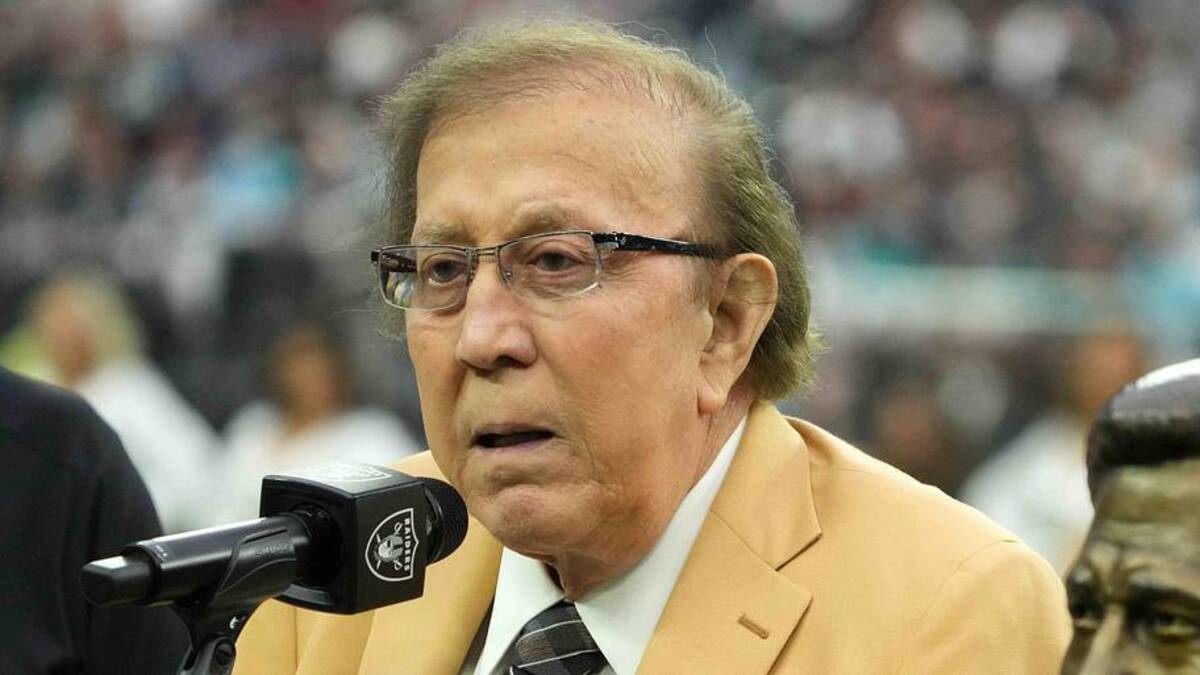  Sep 26, 2021; Paradise, Nevada, USA; Los Angels Raiders former coach Tom Flores speaks during a halftime ceremony to honor his induction into the Pro Football Hall of Fame at Allegiant Stadium. Mandatory Credit: Kirby Lee-Imagn Images | Kirby Lee-Imagn Images 