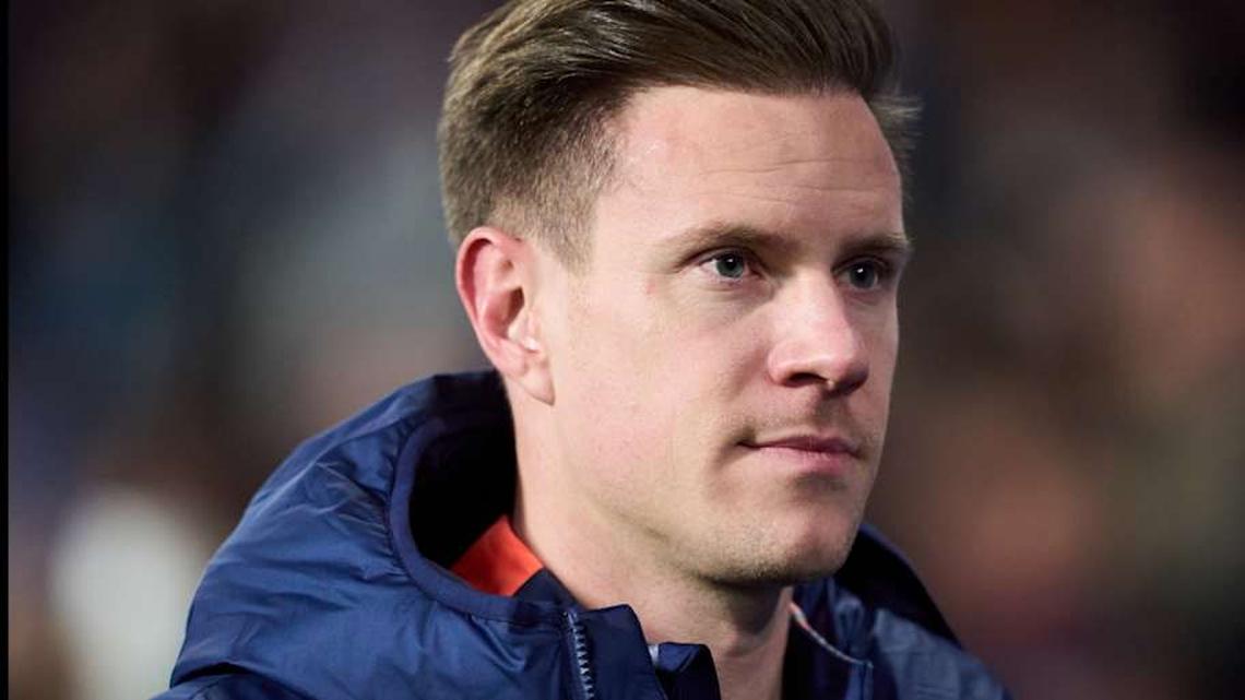  Marc-André ter Stegen's fitness woes persist. | Juan Manuel Serrano Arce/Getty Images 