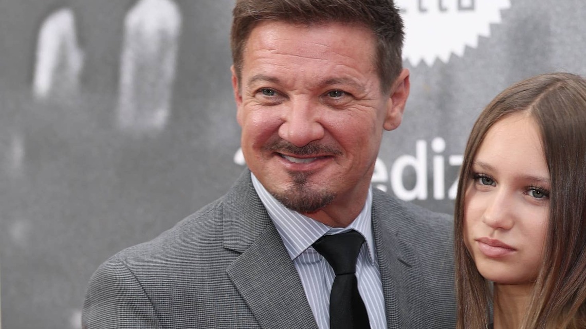 Jeremy Renner and His Adorable Daughter, 13, Hit the Red Carpet 3 Years After His Accident 