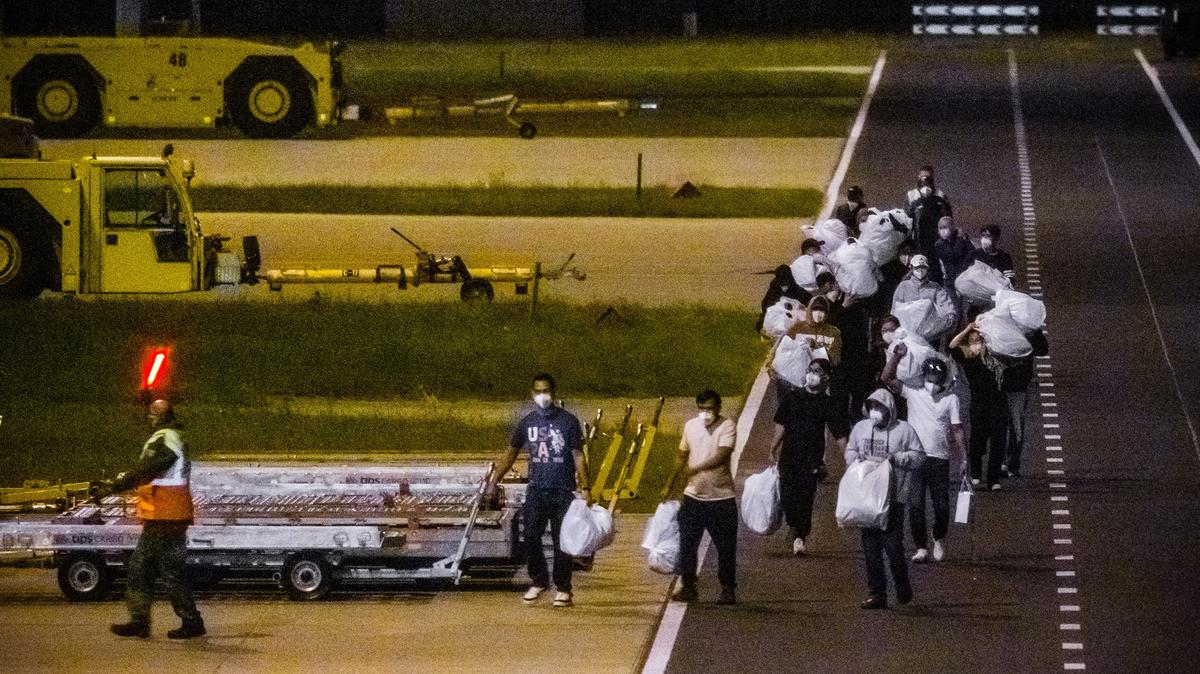 Passengers on a third evacuation flight from Tenerife arrive at Eindhoven Air Base in Eindhoven, Netherlands on May 12, 2026. On board the aircraft, organized by Australia, are several Australian, a New Zealander, and a British passenger from the cruise ship MV Hondius, which has been struck by a deadly hantavirus outbreak.