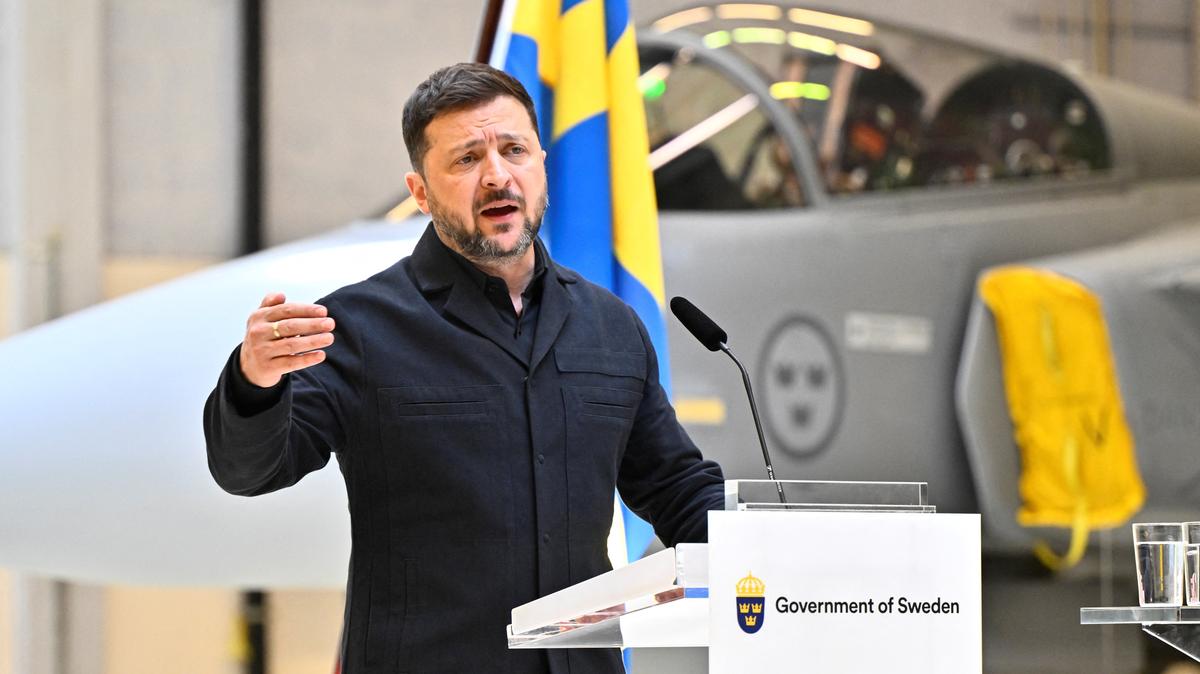 Ukrainian President Volodymyr Zelenskiy speaks during a joint press conference with Swedish Prime Minister Ulf Kristersson at the F16 air flotilla in Uppsala, Sweden, May 28, 2026. Christine Olsson/TT News Agency/via REUTERS