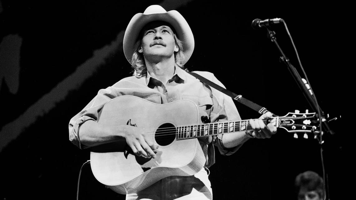 Country Star Announces Special Guests for Farewell Tour After Nearly 40 Years