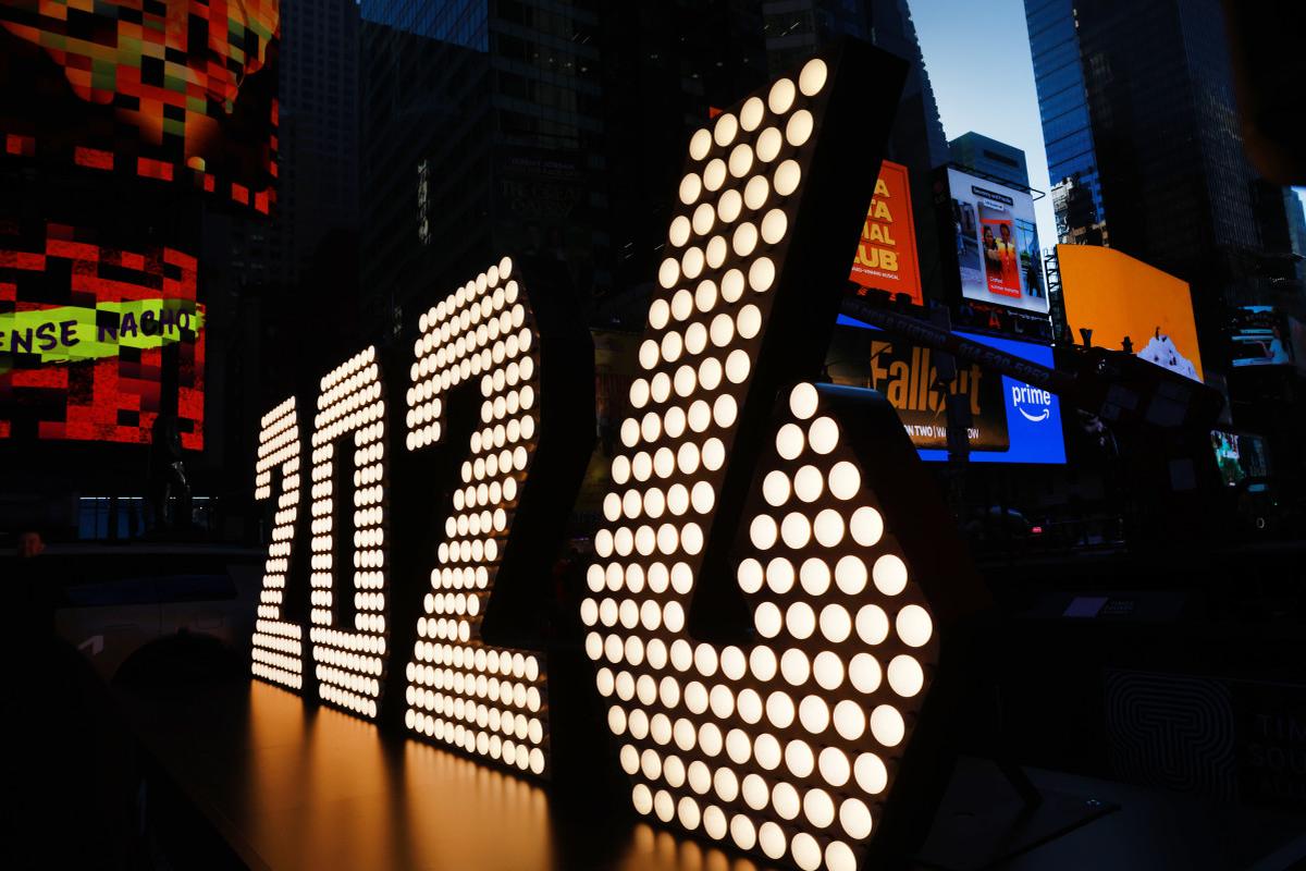 It’ll be cold in Miami at Bayfront Park for the big countdown but colder in New York when these 2026 lights move into position on New Year's Eve in Times Square.