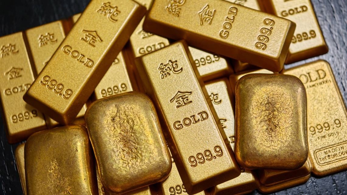 18-Year-Old and Coworkers Find $10M in Gold Hidden at Work Site. Would You Keep It? 