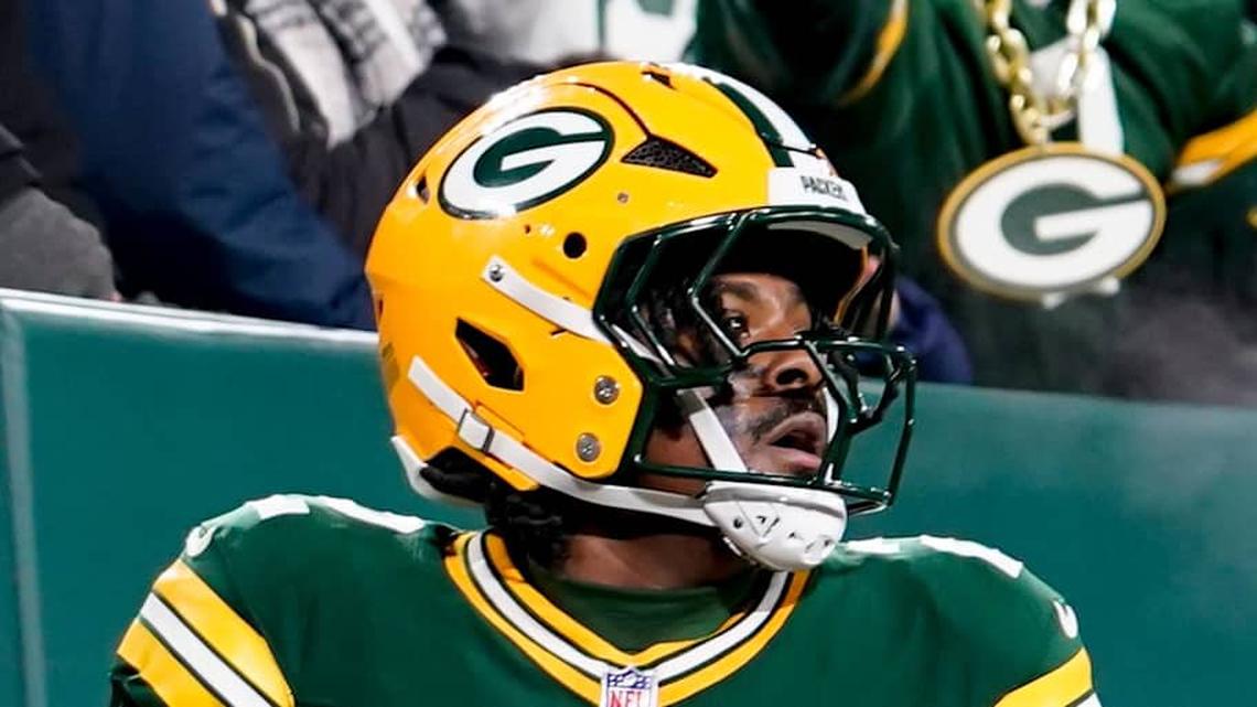 Dec 27, 2025; Green Bay, Wisconsin, USA; Green Bay Packers quarterback Malik Willis (2) high-fives fans after a touchdown during the third quarter against the Baltimore Ravens at Lambeau Field. Mandatory Credit: Kayla Wolf-Imagn Images | Kayla Wolf-Imagn Images 
