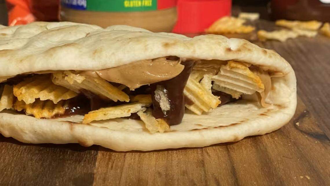 Jeff Daniels swears by this unexpected sandwich combo, and it's so chaotic it actually works