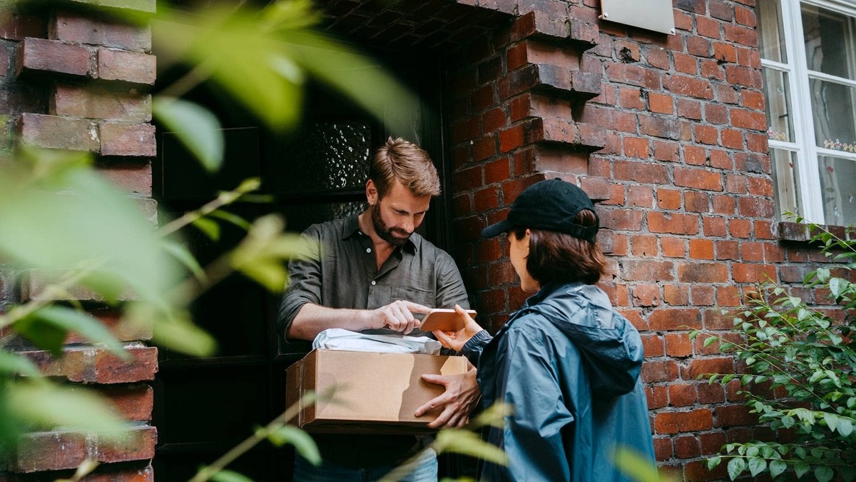  Stacking cashback portals, rewards cards, and retailer promotions can significantly cut shopping costs, while poor point redemptions reduce value. 