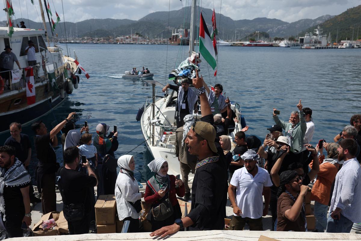 Activists greet as a boat taking part in the Global Sumud Flotilla, which aims to reach Gaza and break Israel’s naval blockade, departs from a port in the southern Turkish resort of Marmaris, Turkey, May 14, 2026. REUTERS/Dilara Senkaya