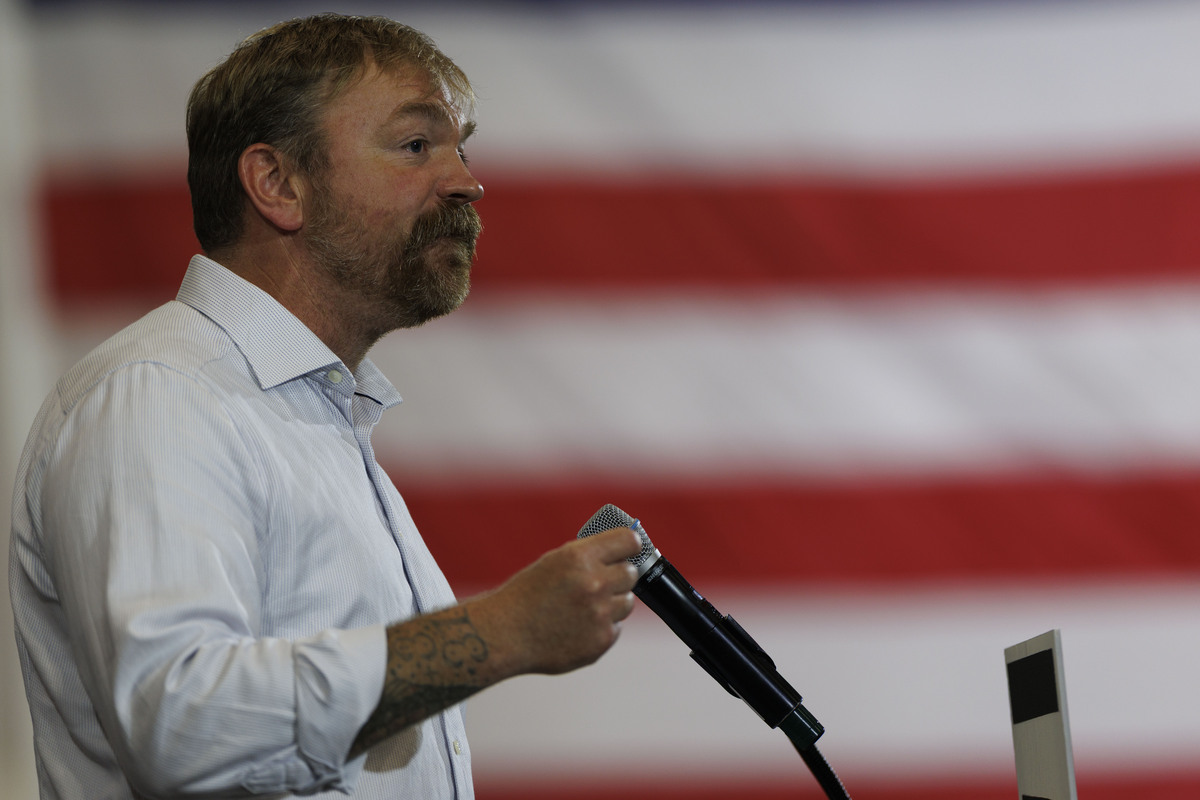  Graham Platner speaks at a primary election event in Blue Hill, Maine, on June 9, 2026. 