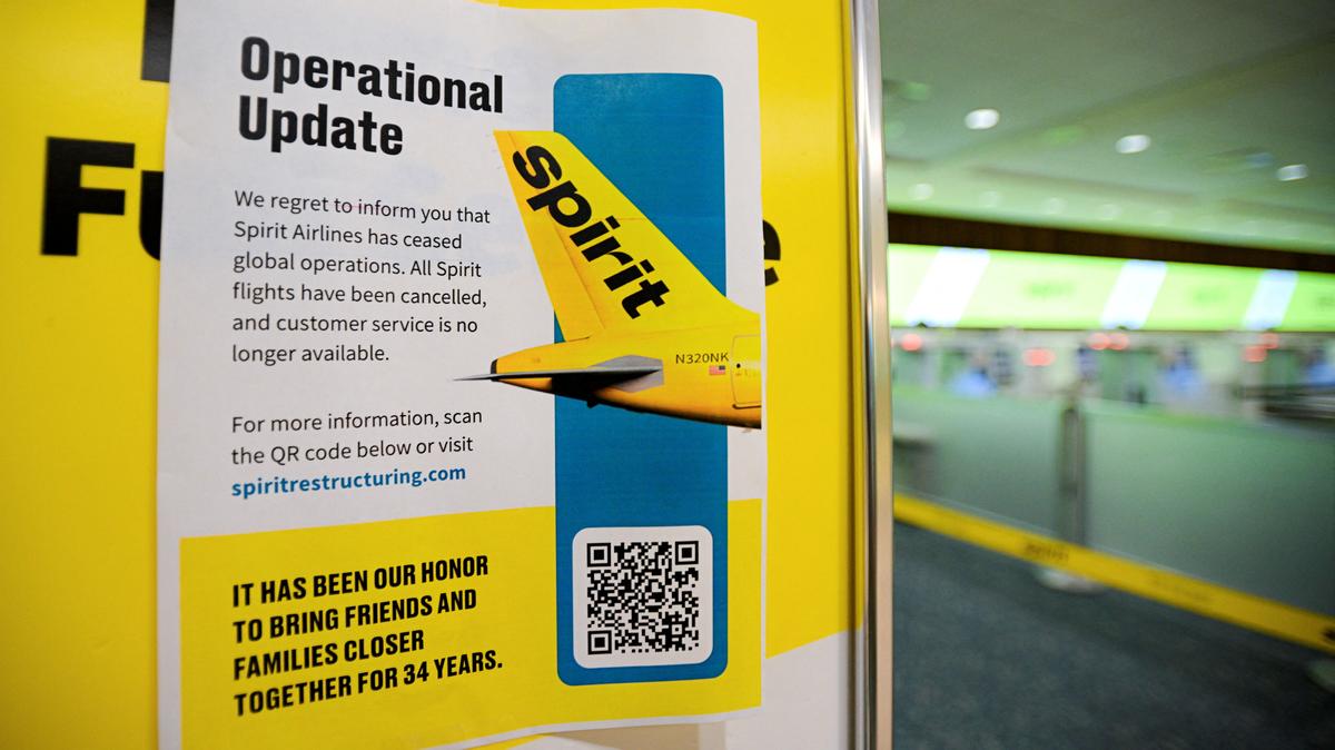 A Spirit Airlines operational update notice at Orlando International Airport after hitting an impasse in talks with some creditors on a $500 million government bailout plan, in Orlando, Florida, U.S., May 2, 2026.  REUTERS/Miguel Rodriguez
