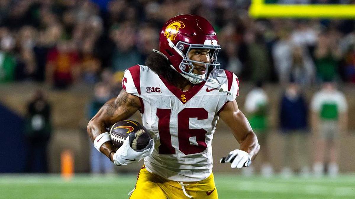  Oct 18, 2025; South Bend, Indiana, USA; Southern California Trojans wide receiver Tanook Hines (16) runs the ball against the Notre Dame Fighting Irish during the first half at Notre Dame Stadium. Mandatory Credit: Michael Caterina-Imagn Images | Michael Caterina-Imagn Images 