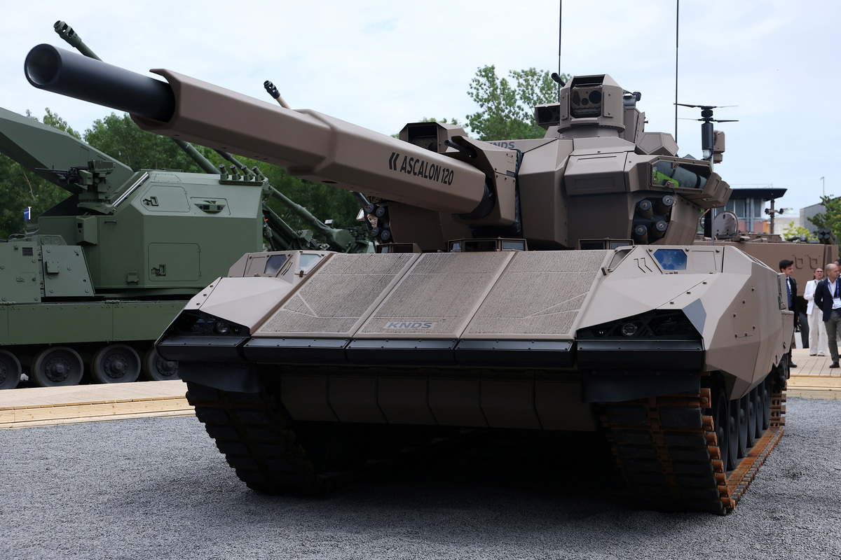 A pre-demonstrator of French interim main battle tank, the CAPINT MBT, produced by Franco-German tank maker KNDS is displayed at the Eurosatory international land and air defence and security trade fair in Villepinte near Paris, France, June 15, 2026. REUTERS/Alice Sacco