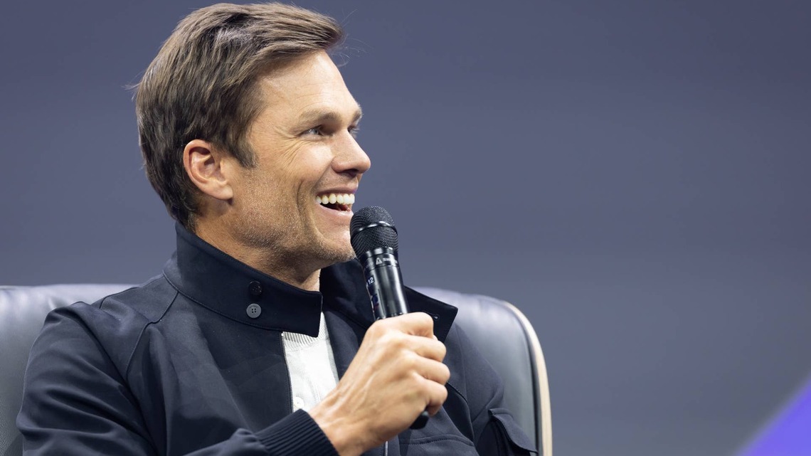 What Cameras Caught Between Tom Brady and His Daughter at the World Cup Delighted Fans 