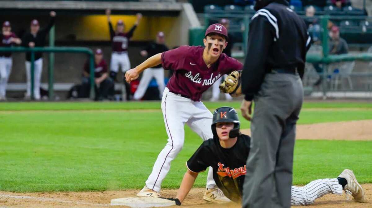 Mercer Island jumped on Kennewick for four runs in the top of the first inning en route to an 8-4 victory at Gesa Stadium in Pasco, winning the Class 3A state championship.