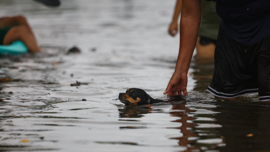 Mexico's Sheinbaum urges coastal residents to remain indoors as Hurricane Simon nears coast 