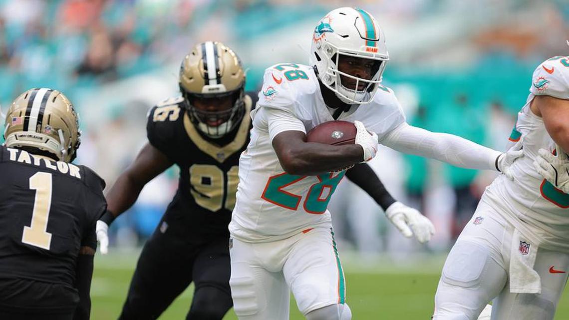 Dolphins Friday Mailbag: How Should the Team Manage Achane?